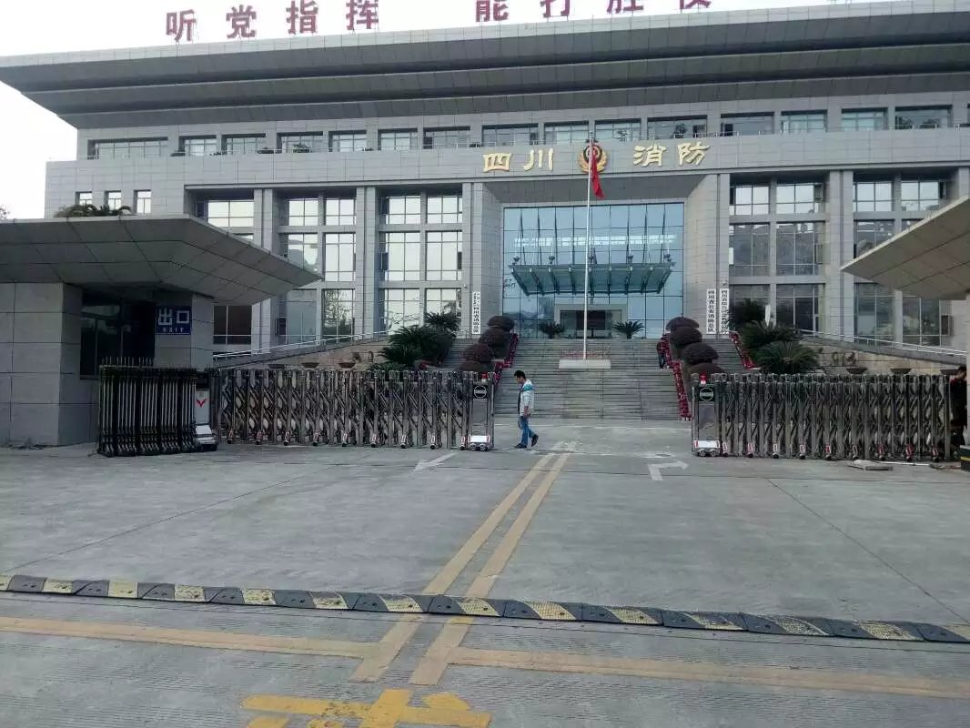 旺苍县旺苍县四川消防总队伸缩门